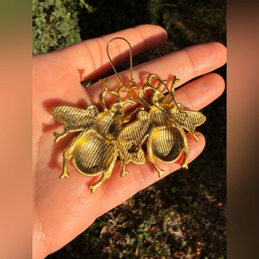 Gold Bee Dangle Earrings exclusive Jewelry - Picture 7 of 8